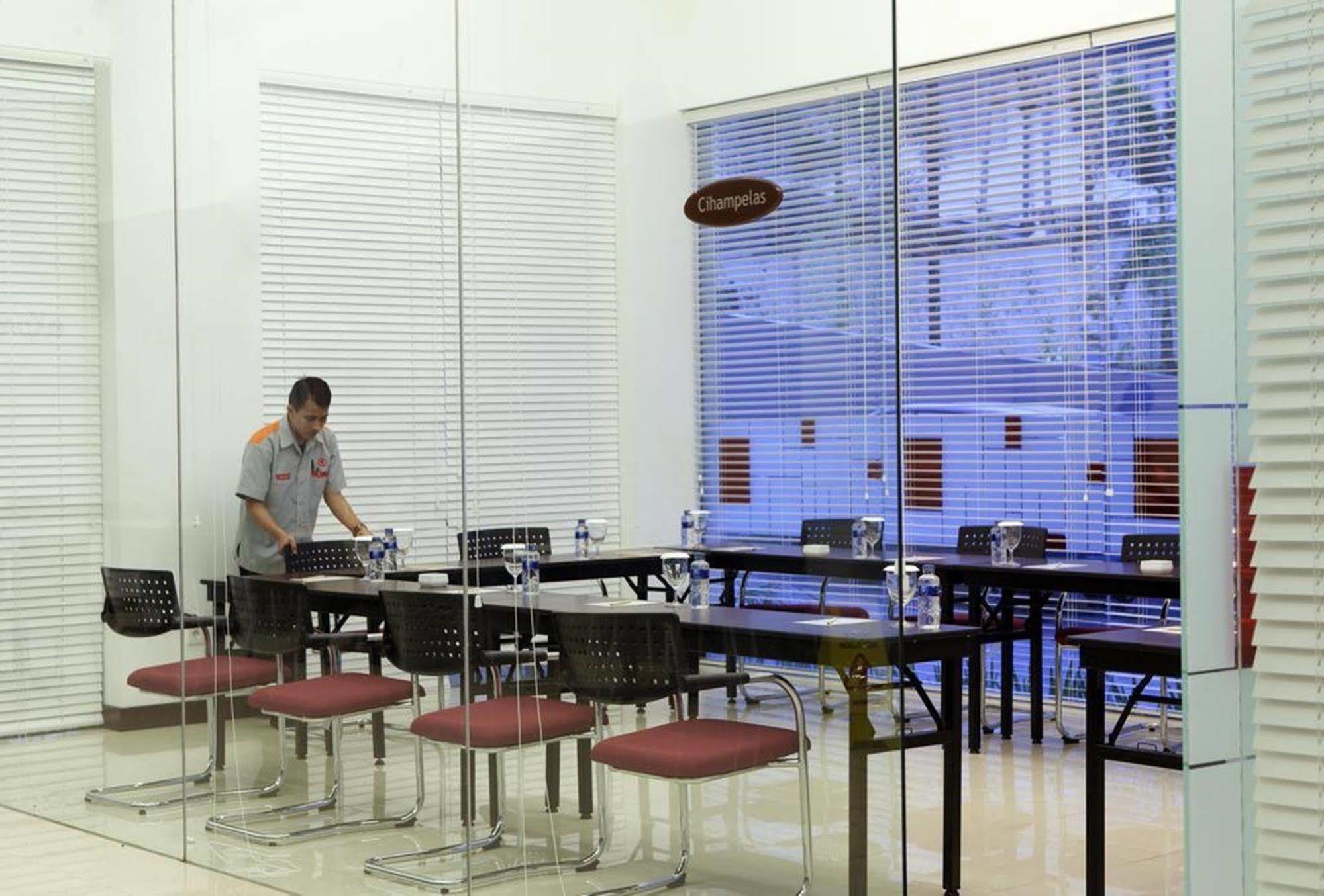 Amaris Hotel Cihampelas Bandung Ngoại thất bức ảnh